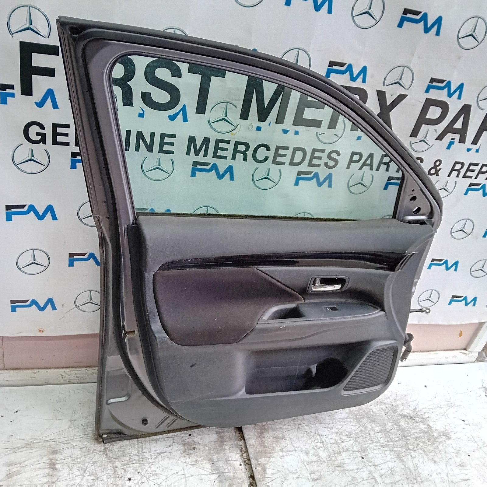 MITSUBISHI OUTLANDER MK3 PASSENGER FRONT DOOR NSF GREY COMPLETE FMD380