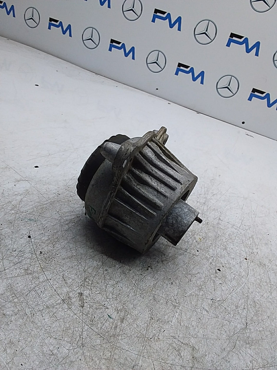 MERCEDES BENZ  C-CLASS W205  ENGINE MOUNT LEFT NS A2052406617 FMR319