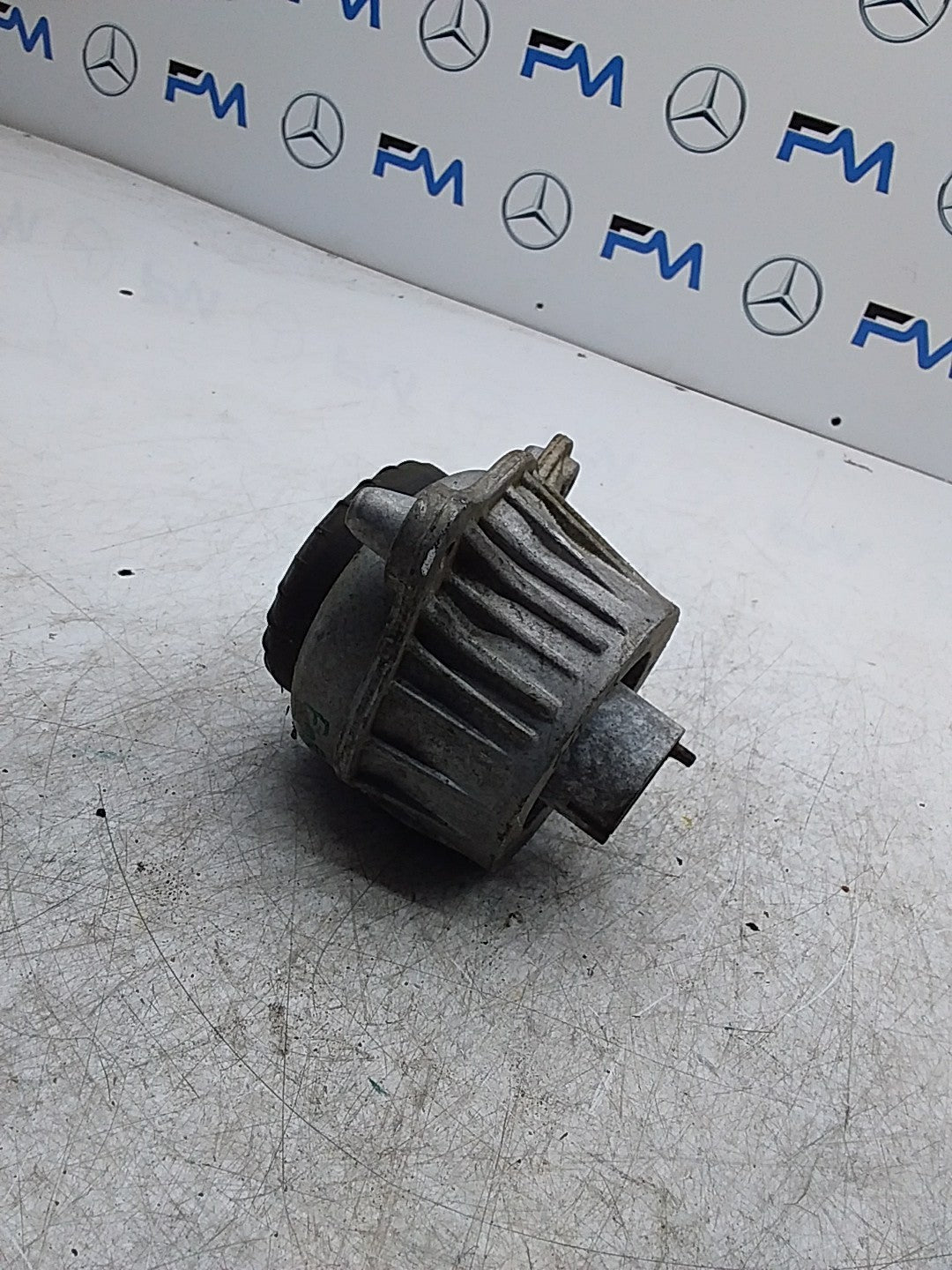 MERCEDES BENZ  C-CLASS W205  ENGINE MOUNT LEFT NS A2052406617 FMR319