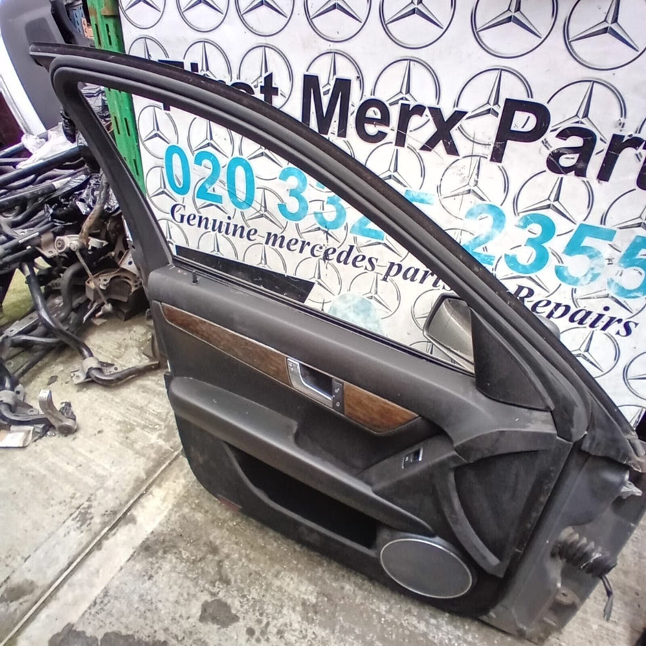 MERCEDES BENZ C-CLASS  W204  PASSENGER SIDE FRONT DOOR ( NEAR SIDE FRONT )