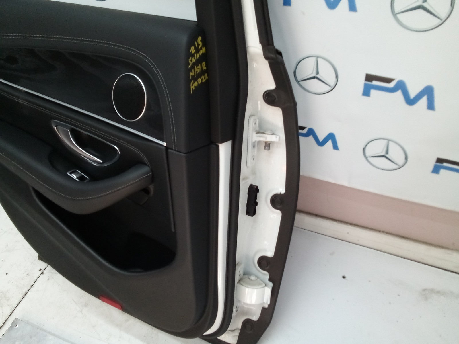 MERCEDES E CLASS W213 SALOON PASSENGER REAR DOOR (NEAR SIDE REAR) WHITE FMD22