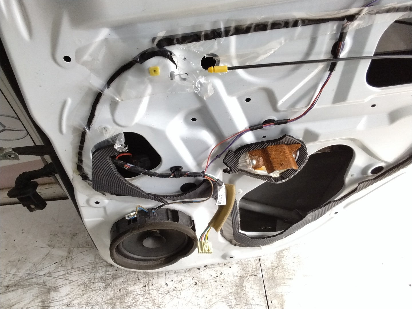 MITSUBISHI OUTLANDER MK3 DRIVER SIDE REAR DOOR OSR 2013 WHITE FMD307