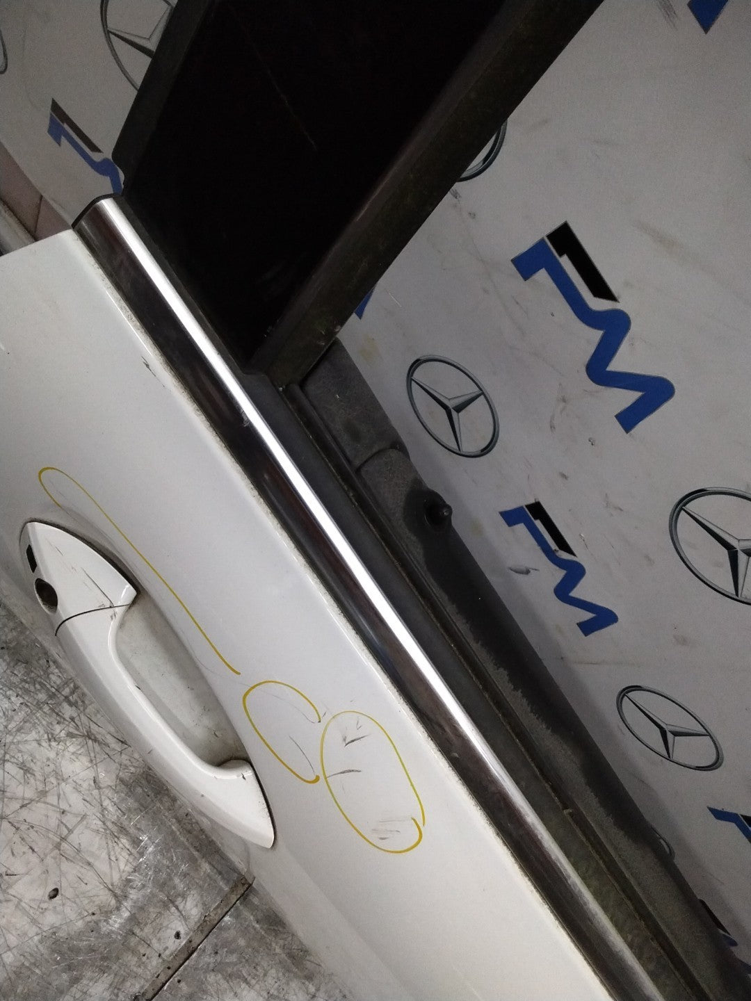 MERCEDES C-CLASS W204 SLN DRIVER FRONT DOOR OSF WHITE 2008-14 COMPLETE FMD544