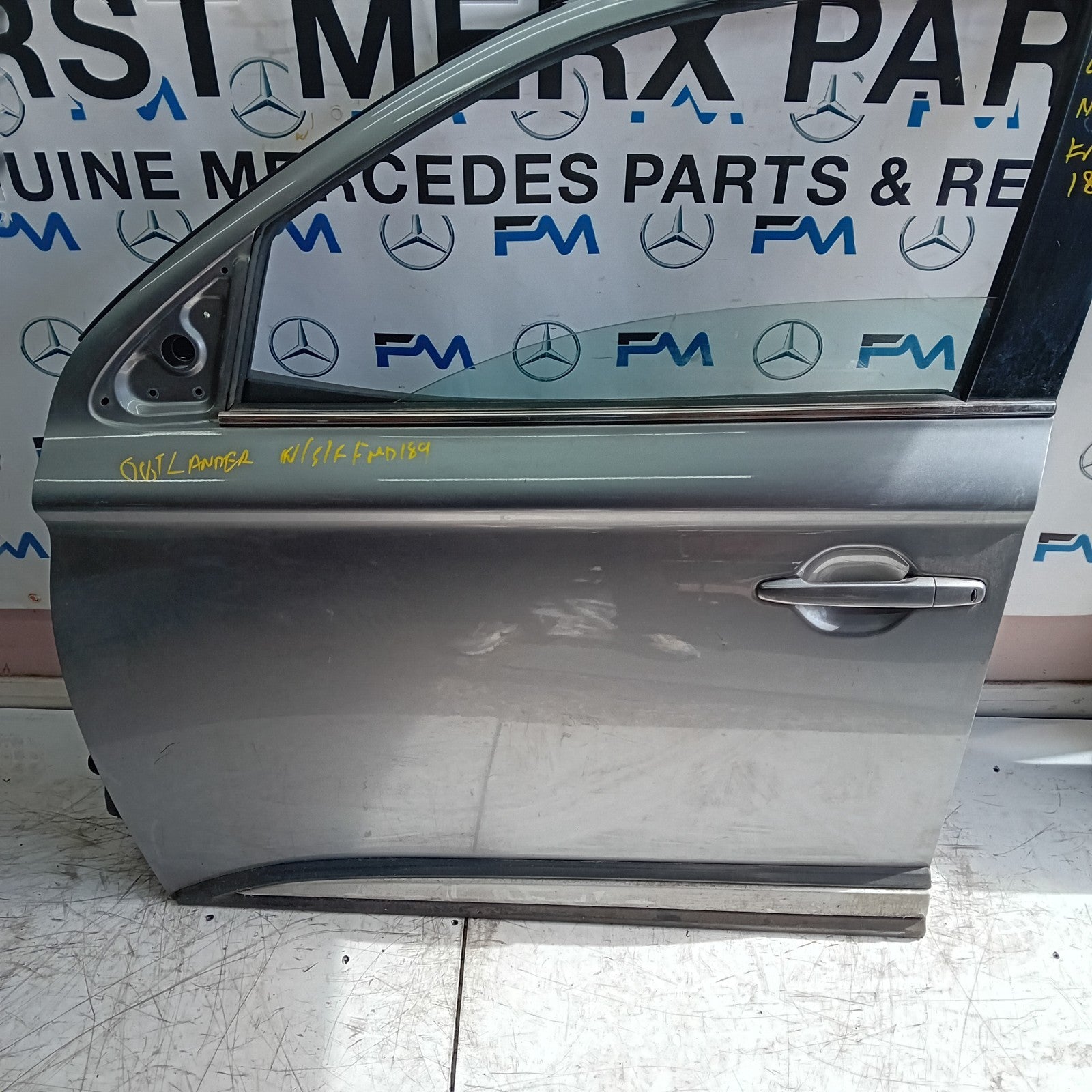 MITSUBISH OUTLANDER MK3 PASSENGER FRONT DOOR NSF GREY 2013 COMPLETE FMD189
