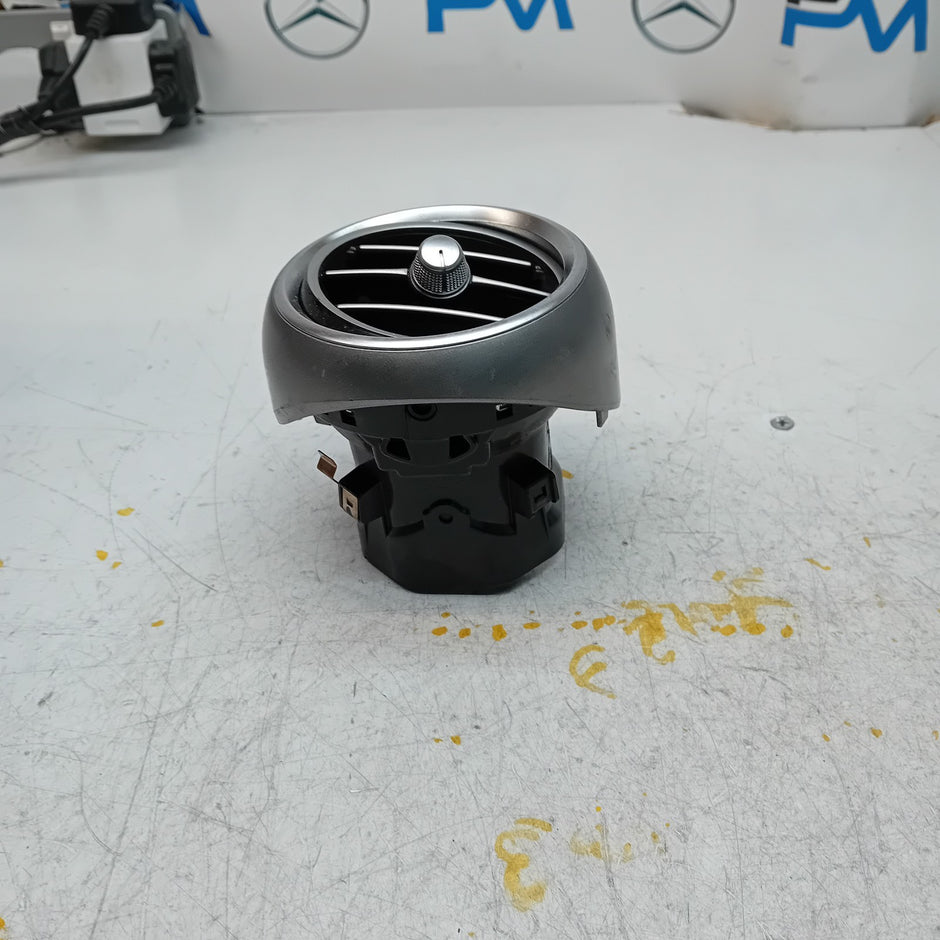 MERCEDES C-CLASS W205 DASHBOARD AIR VENT DRIVER SIDE 2014 A2058304400 FM001178