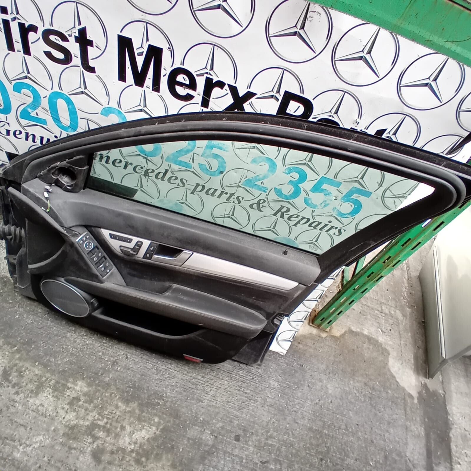 MERCEDES BENZ C-CLASS  W204  DRIVER SIDE FRONT DOOR ( OFF SIDE FRONT )