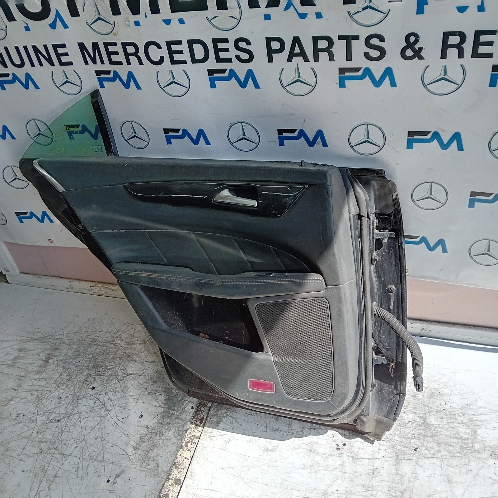 MERCEDES CLS W218 COUPE PASSENGER REAR DOOR NSR BLACK 2011-17 COMPLETE FMD429