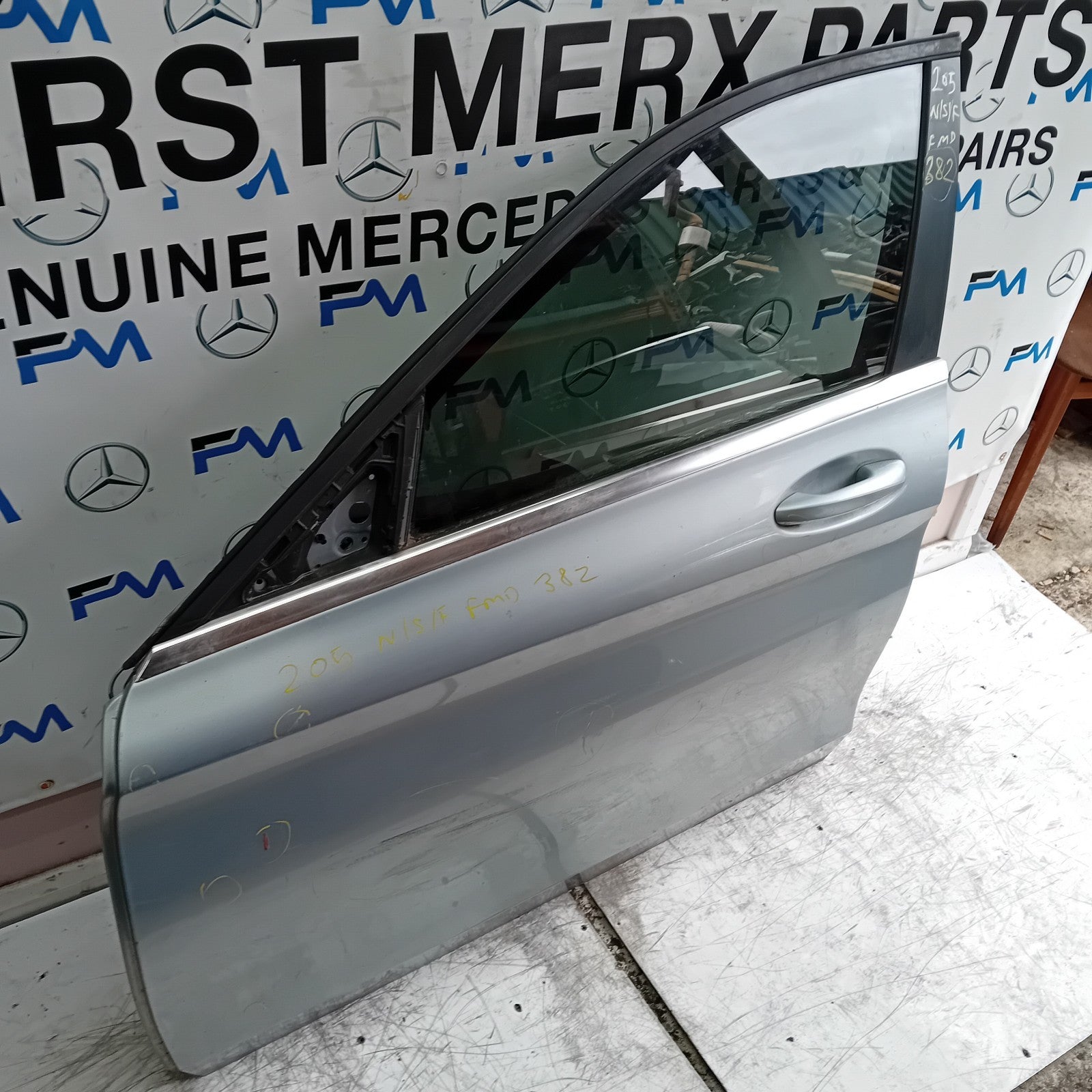 MERCEDES C-CLASS W205 PASSENGER FRONT DOOR NSF 2014 ON COMPLETE FMD382