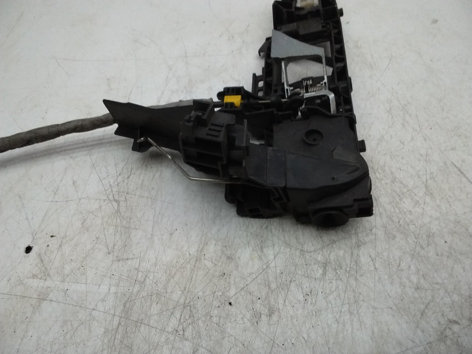 MERCEDES MERCEDES C-CLASS W205 FRONT RIGHT DOOR HANDLE BRACKET A0997604600 FMR40