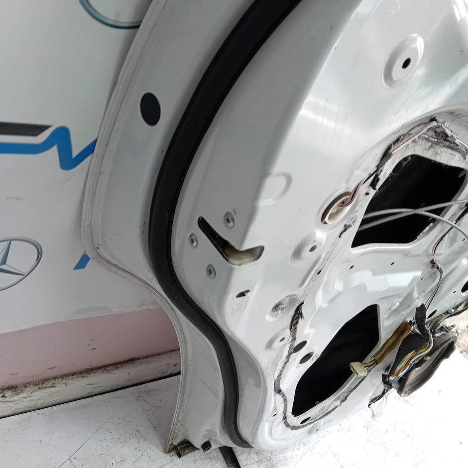 MITSUBISHI OUTLANDER MK3 PASSENGER REAR DOOR NSR WHITE 2013 COMPLETE FMD385