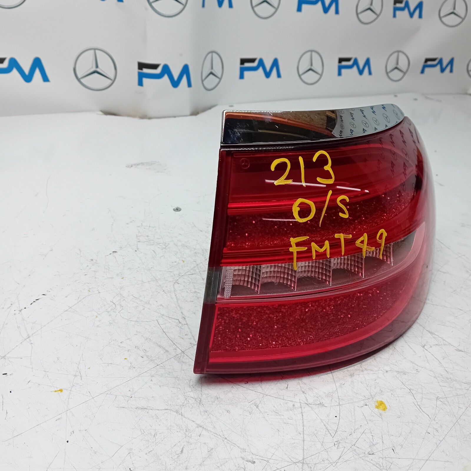MERCEDES E-CLASS W213 2016 REAR DRIVER O/S TAIL LIGHT FMT49. (DAMAGED)