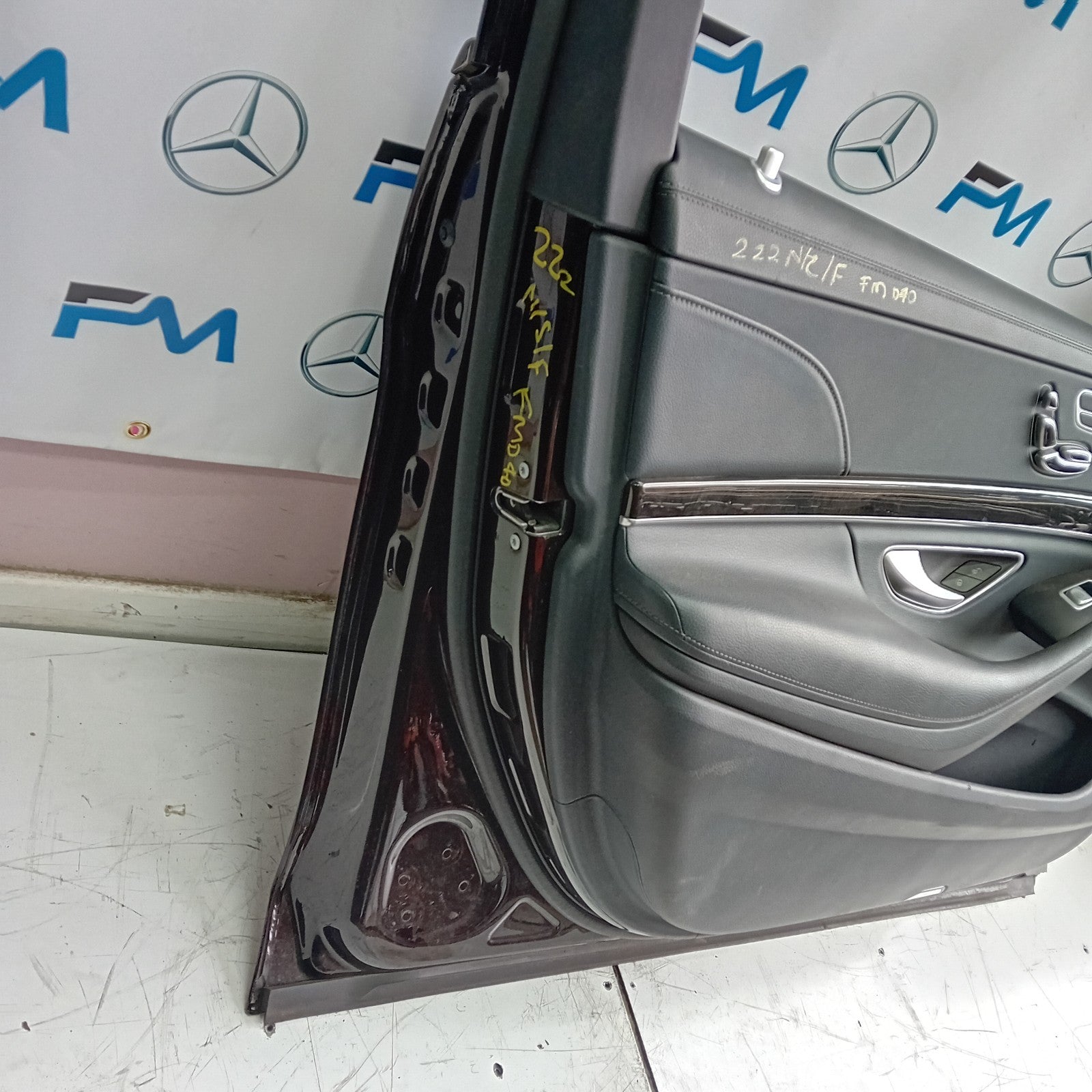 MERCEDES BENZ S-CLASS W222 PASSENGER SIDE FRONT DOOR N/S/F COMPLETE BROWN FMD40