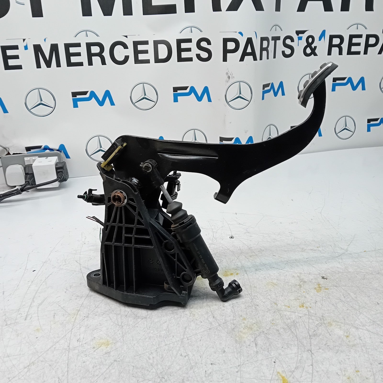 MERCEDES B-CLASS W246 CLUTCH PEDAL WITH CYLIBDER A2462900619 2015  FM001477