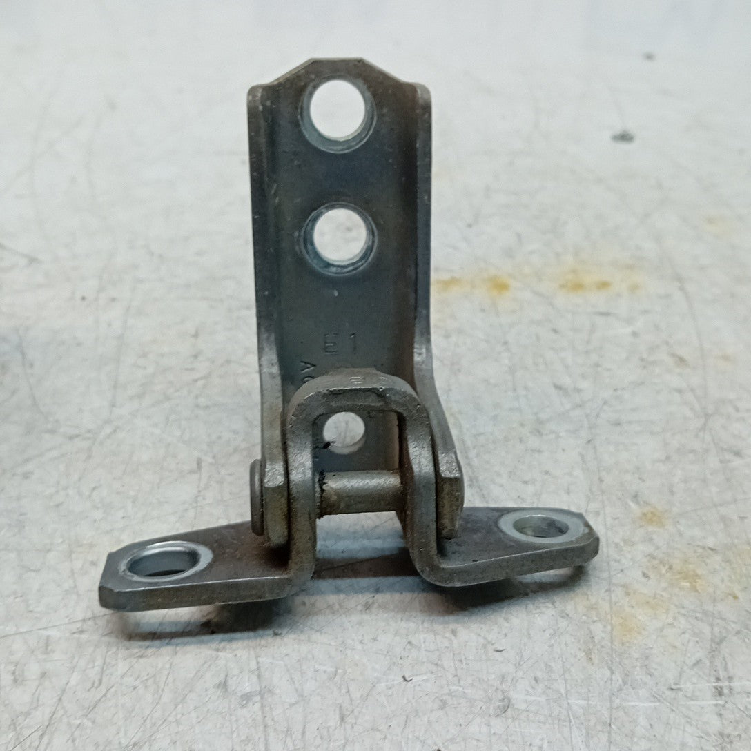 MITSUBISHI OUTLANDER MK3  FRONT DOOR HINGE PANEL E1 A046834 FM001645