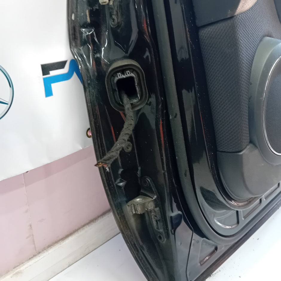 MERCEDES BENZ B-CLASS  W245  DRIVER SIDE FRONT DOOR ( OFF SIDE FRONT ) FM01