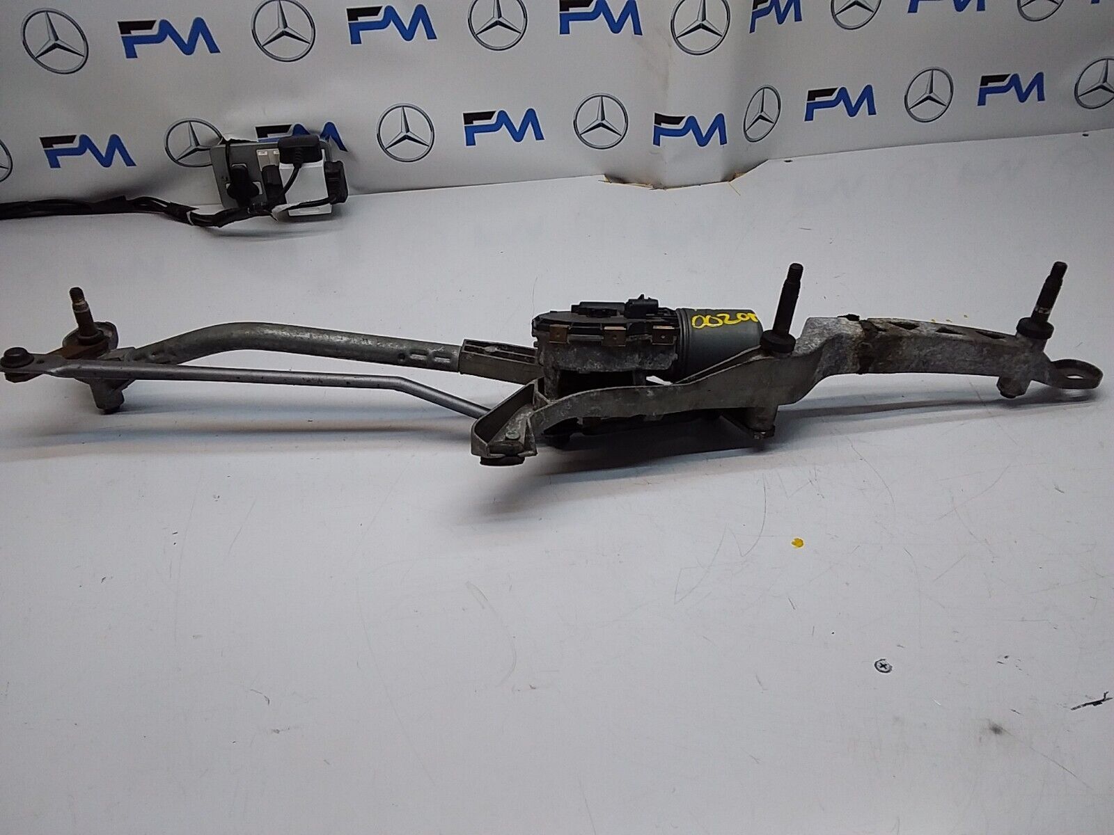 MERCEDES C-CLASS WIPER MOTOR & LINKAGE FRONT A2048201140 W204 2010-2015 FM00200