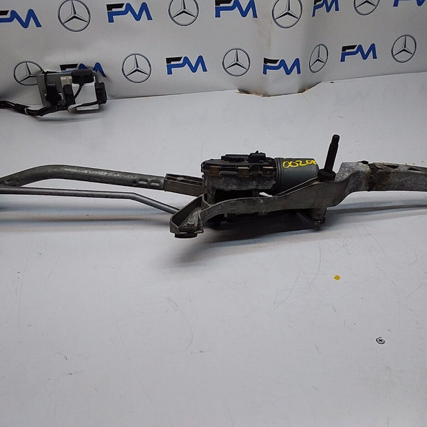 MERCEDES C-CLASS WIPER MOTOR & LINKAGE FRONT A2048201140 W204 2010-2015 FM00200