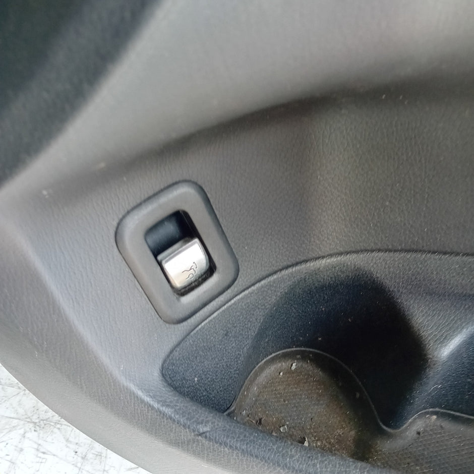 MERCEDES BENZ  C-CLASS W2O5 DRIVER SIDE FRONT DOOR O/S/F COMPLETE GREY FMD107