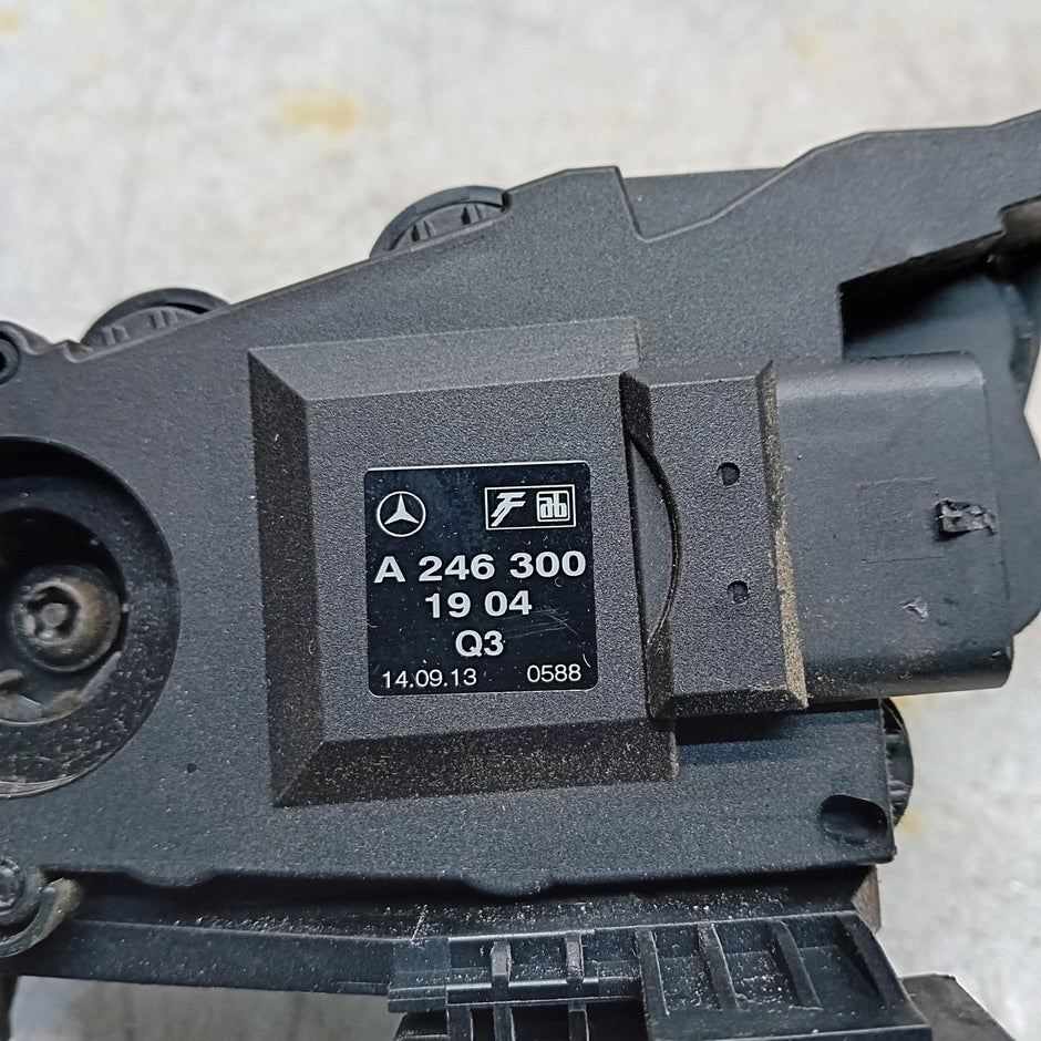 MERCEDES BENZ  B-CLASS W246 THROTTLE ACCELERATOR A2463001904 2015  FM001478