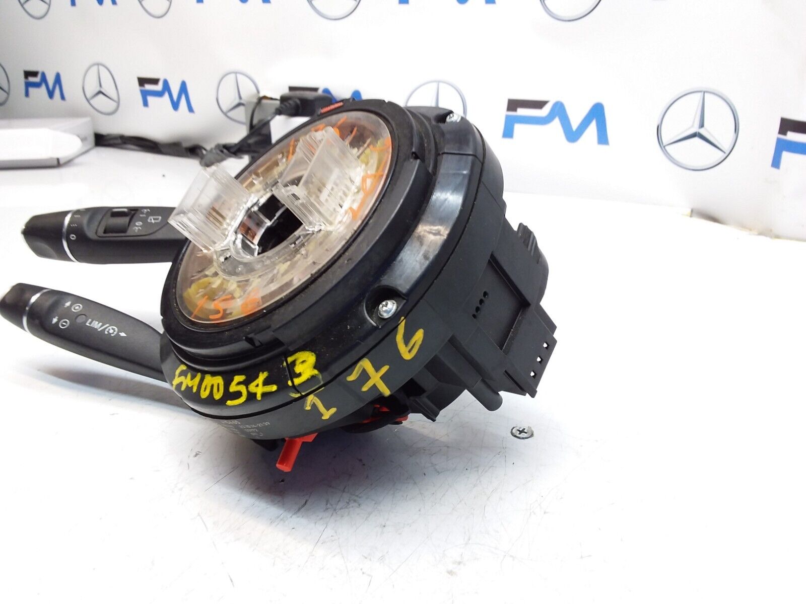 Mercedes  GLA W156 INDICATOR/WIPER GEAR SELECT + SQUIB  2014 FM00543