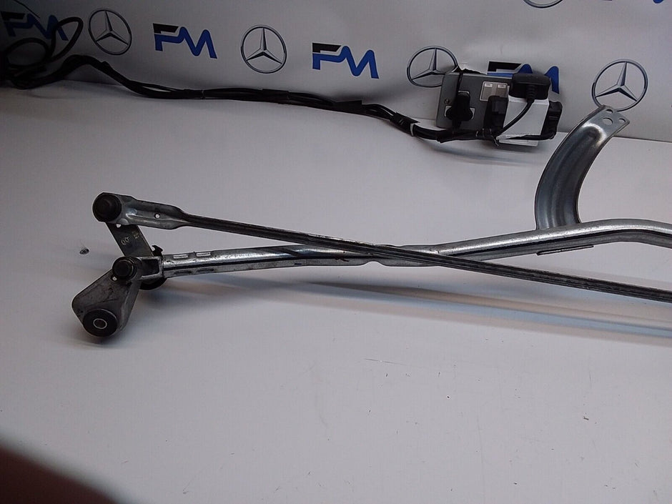 MERCEDES E-CLASS 2018 W213 A2138207402 FRONT WIPER MOTOR  FM00190