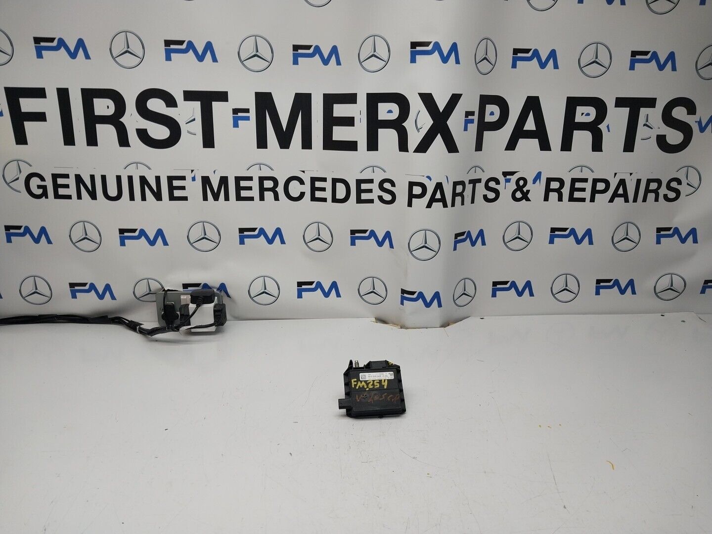 Mercedes W213 W205 W218 W238 W253 Negative Battery Tray Clamp A0009061505FM00254