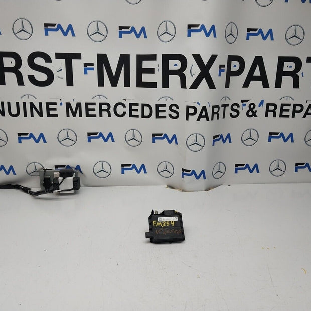 Mercedes W213 W205 W218 W238 W253 Negative Battery Tray Clamp A0009061505FM00254