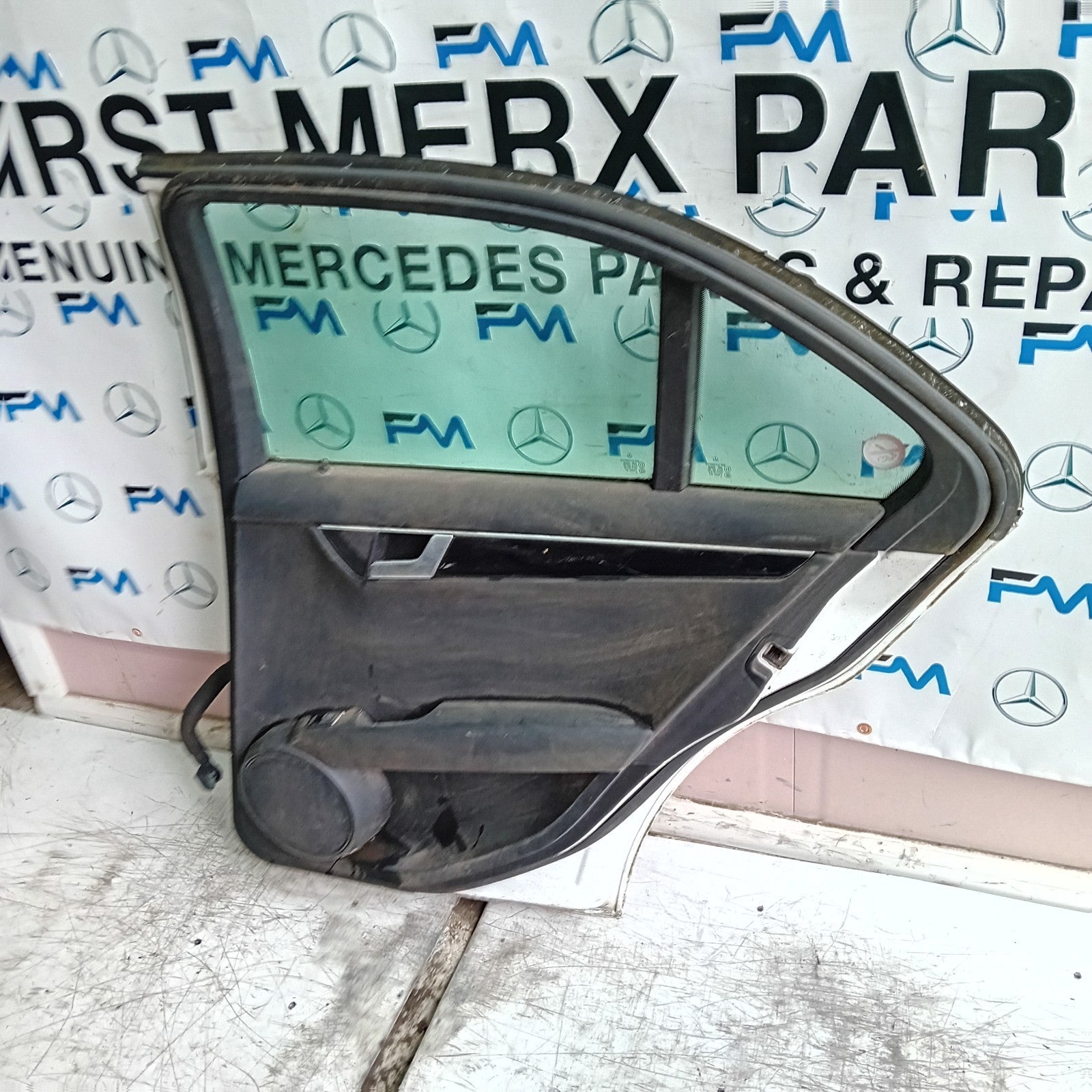 MERCEDES C-CLASS W204 SLN DRIVER REAR DOOR OSR WHITE 2008-2014 COMPLETE FMD441
