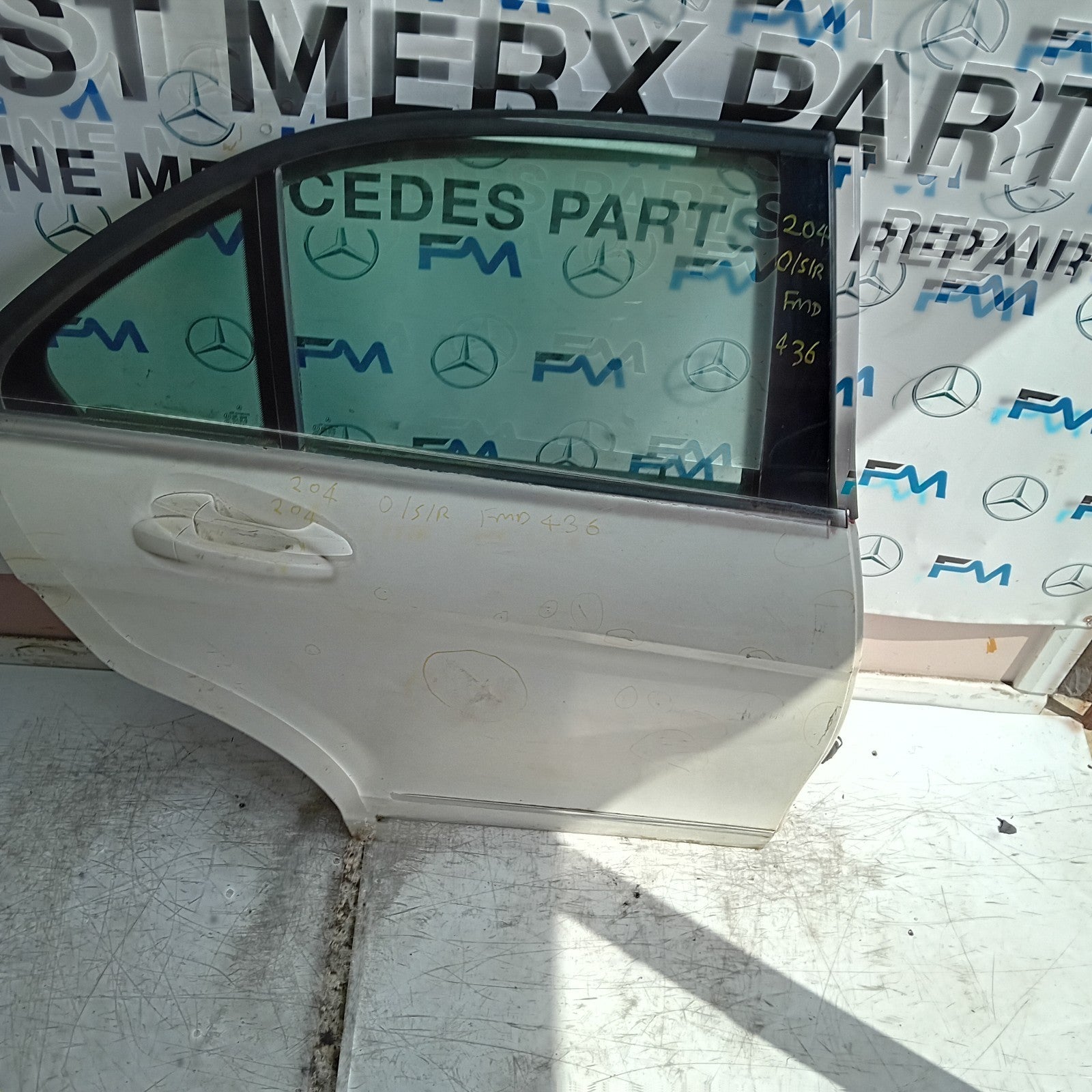 MERCEDES C-CLASS W204 SLN DRIVER REAR DOOR OSR WHITE COMPLETE 2009-2014 FMD436