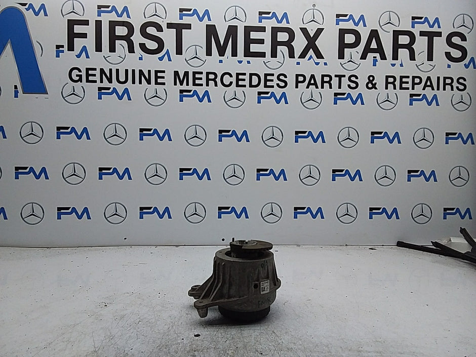 MERCEDES BENZ  E-CLASS  W213  ENGINE MOUNT RIGHT OS A2132400800 FMR358