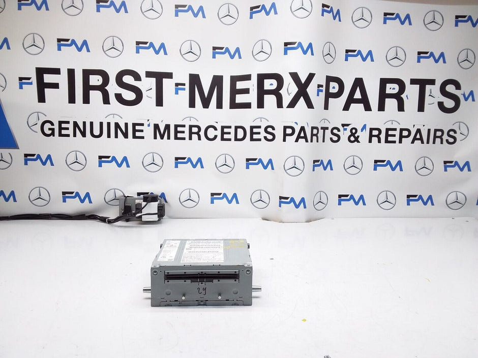 MERCEDES - BENZ E - CLASS W205 2016 RADIO SAT NAV HEAD UNIT  A2059003729 FM00300