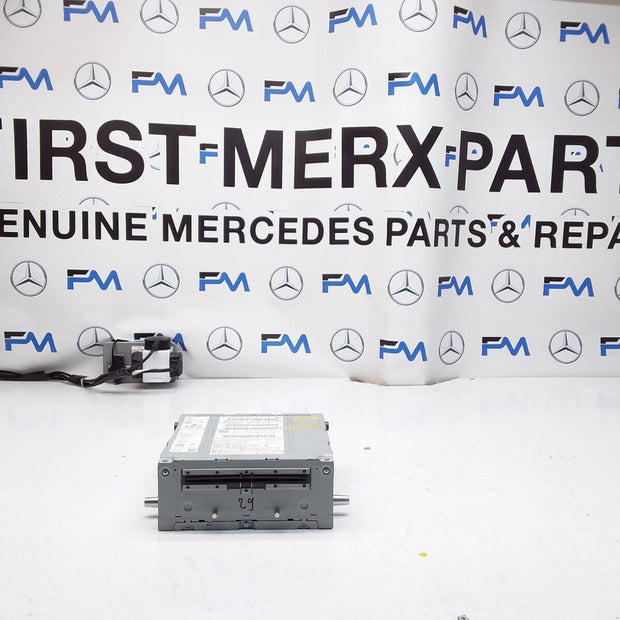 MERCEDES - BENZ E - CLASS W205 2016 RADIO SAT NAV HEAD UNIT  A2059003729 FM00300