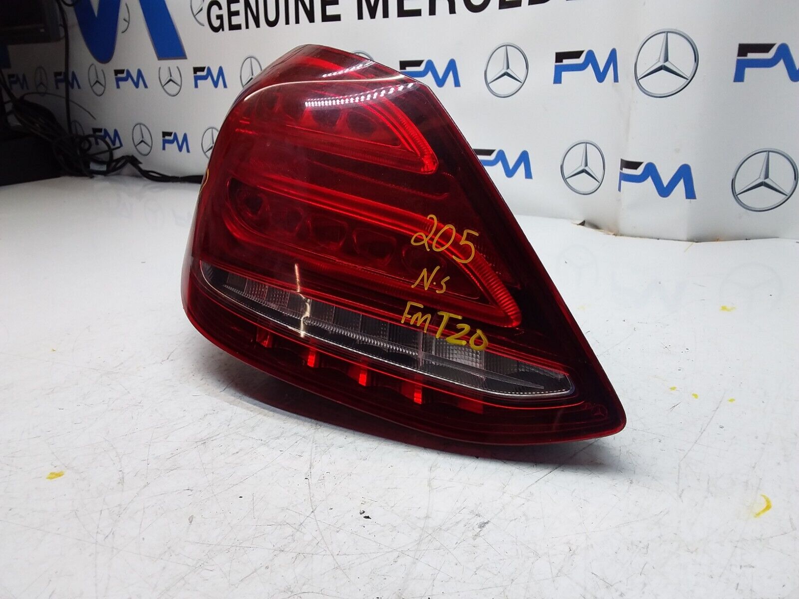 2015 MERCEDES  C CLASS W205 REAR PASSENGER SIDE LED LIGHT A2059061357 FMT20