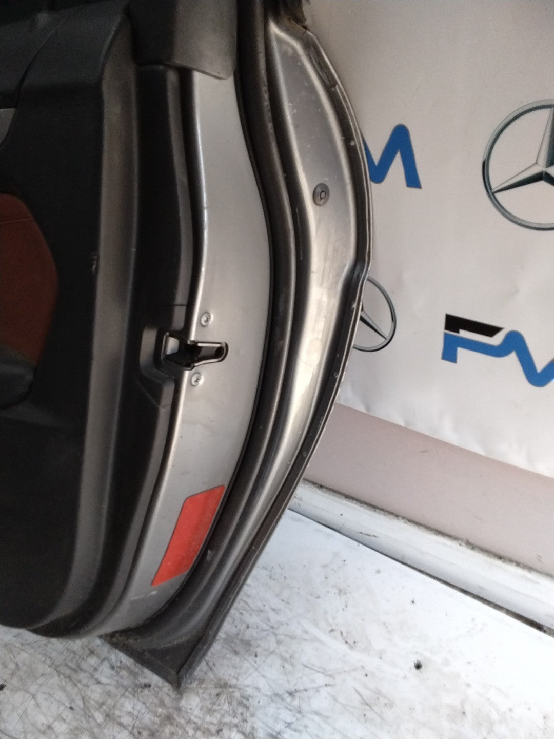 MERCEDES BENZ C-CLASS W204 DRIVER FRONT DOOR OSF GREY 2007-2014 COMPLETE FMD315