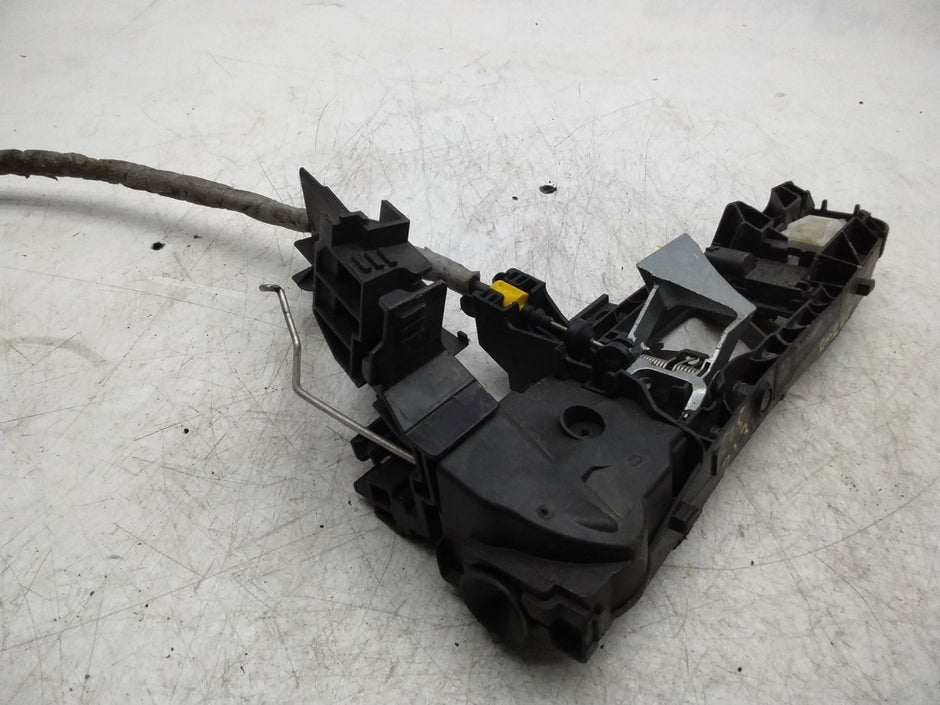 MERCEDES MERCEDES C-CLASS W205 FRONT RIGHT DOOR HANDLE BRACKET A0997604600 FMR40