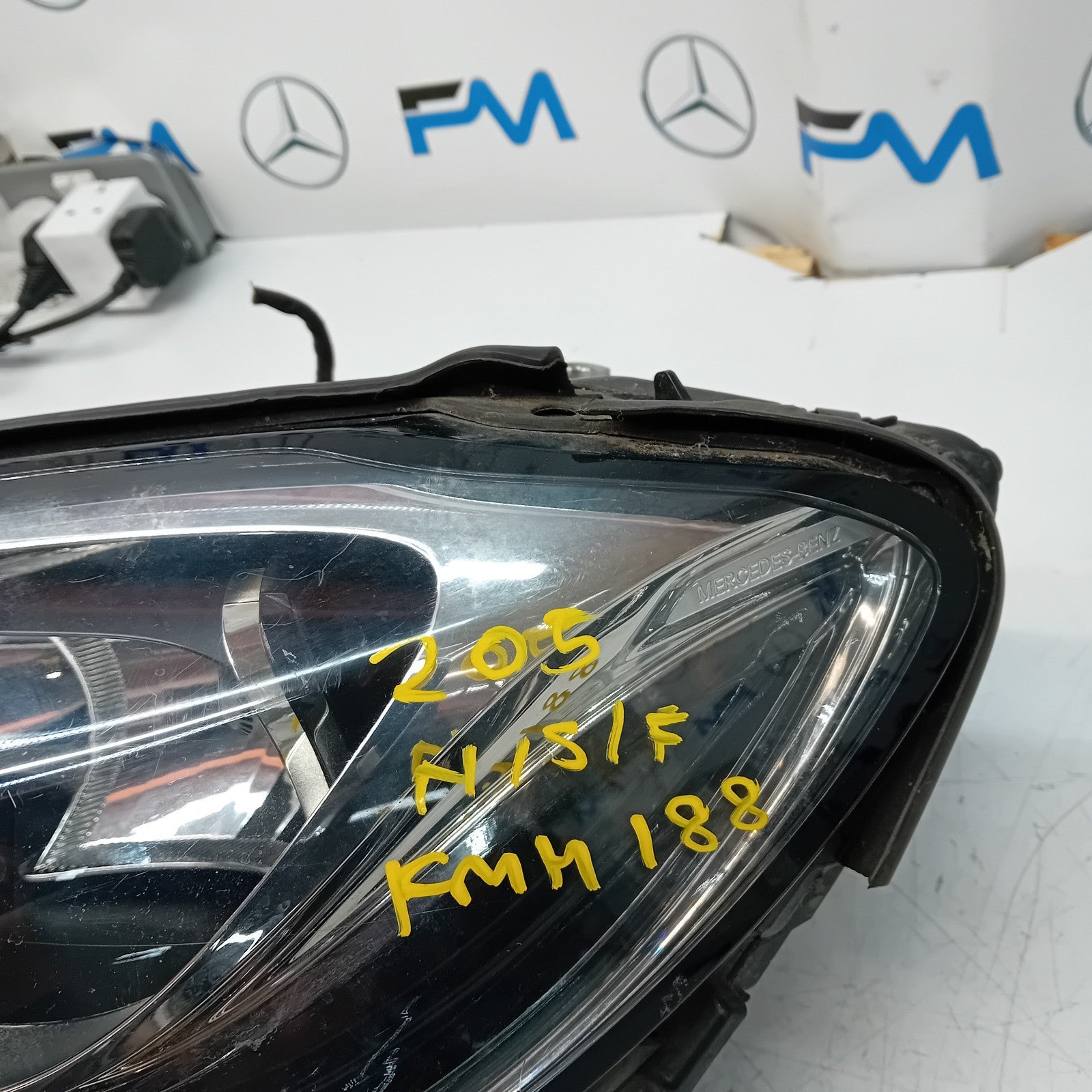 MERCEDES C-CLASS W205 PASSENGER SIDE FRONT HEADLIGHT A2058200761 20l4 FMH188