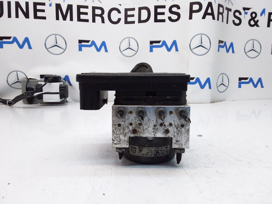 MERCEDES C-CLASS W205 ABS PUMP MODULE CONTROL UNIT A2539011400 FM00426