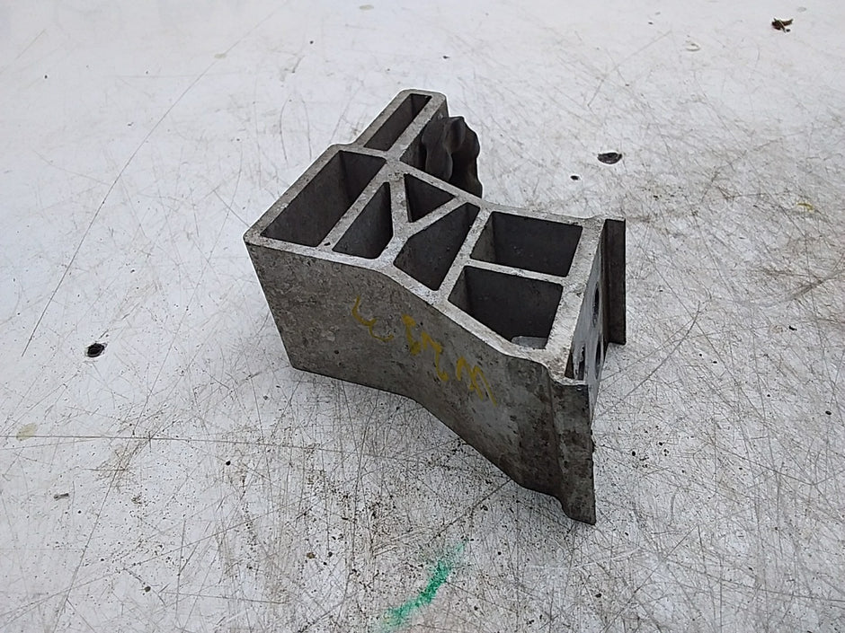 MERCEDES E-CLS W213 RADIATOR HOLDER FMR254