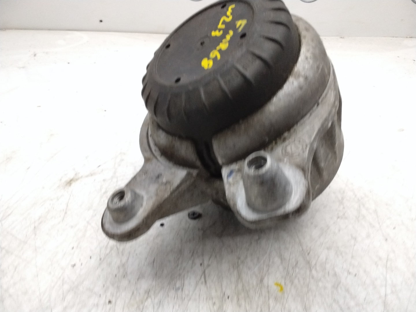 MERCEDES BENZ  E-CLASS W213 ENGINE SUPPORT BRACKET LEFT A2132400500 FMR68