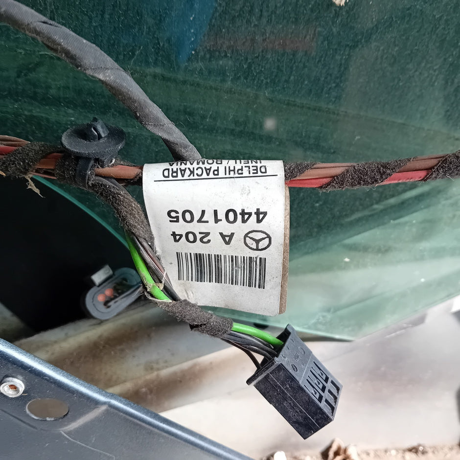 MEECEDES C-C-CLAS W204 SLN DRIVER REAR DOOR OSR 2008-14 GREY FMD284
