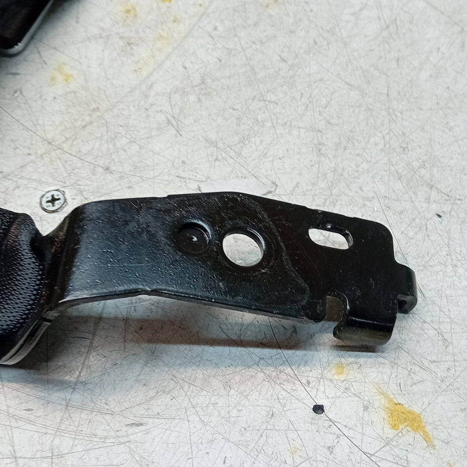 MERCEDES E-CLASS W213 CENTRE SIDE SEAT BELT BLACK A2138601385 2016 FM001386