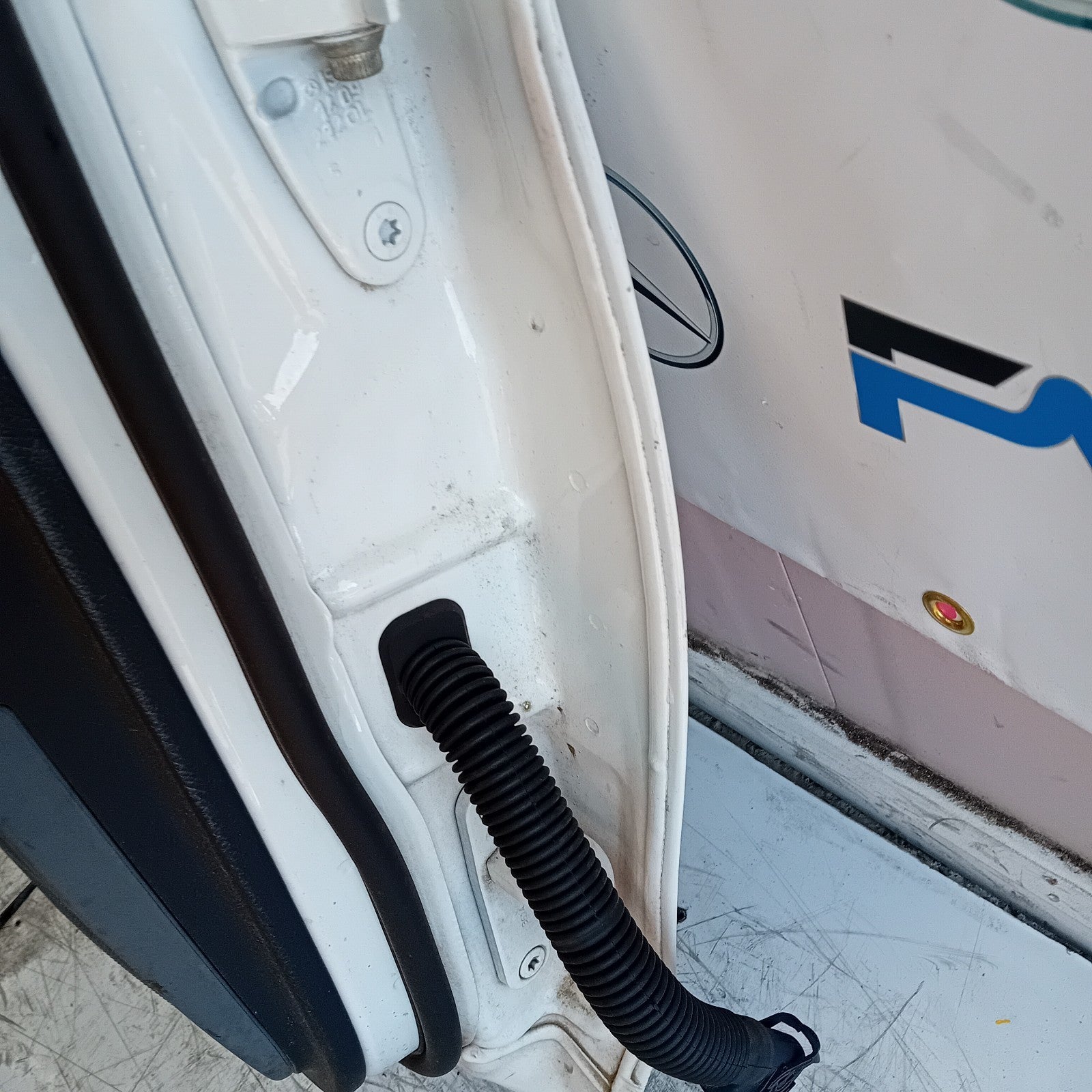 MERCEDES E-CLASS W212 SLN PASSENGER REAR DOOR NSR WHITE 2013 COMPLETE FMD479