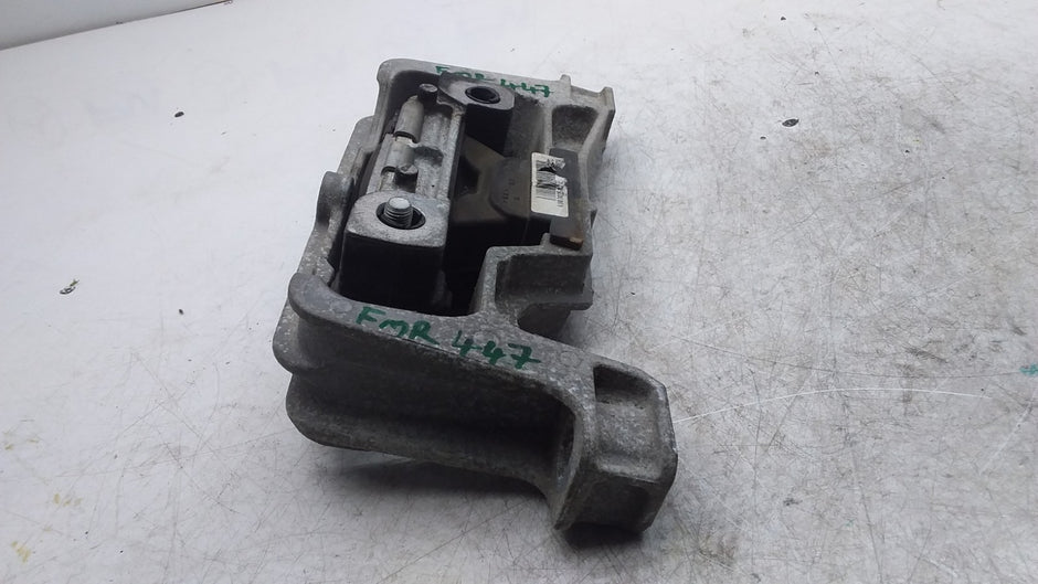 MERCEDES BENZ B-CLS W246 ENGINE MOUNT RIGHT SIDE A2462402517 FMR447