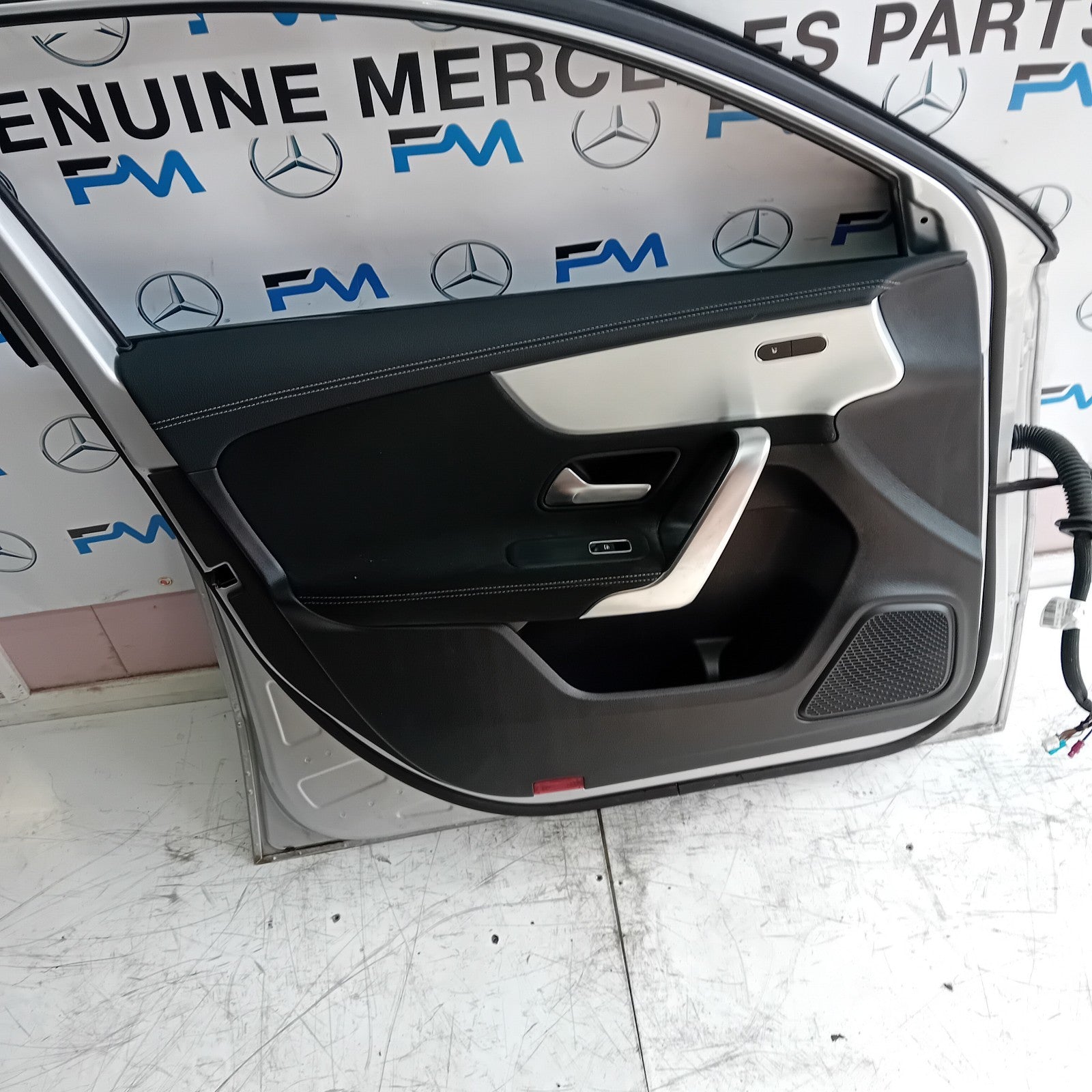 MERCEDES  A-CLASS W177 PASSENGE SIDE FRONT DOOR N/S/F COMPLETE SILVER FMD114