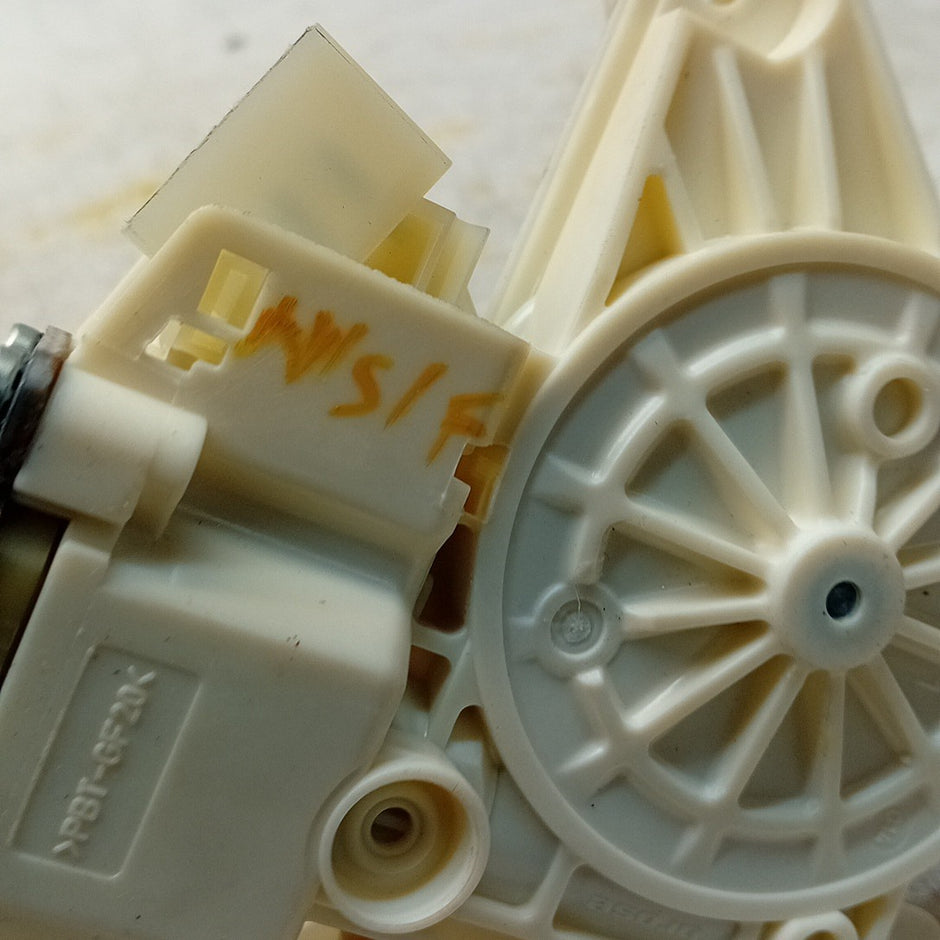 MERCEDES C-CLASS W204 WINDOW REGULATOR MOTOR LEFT NSF A2048200642 FM001456
