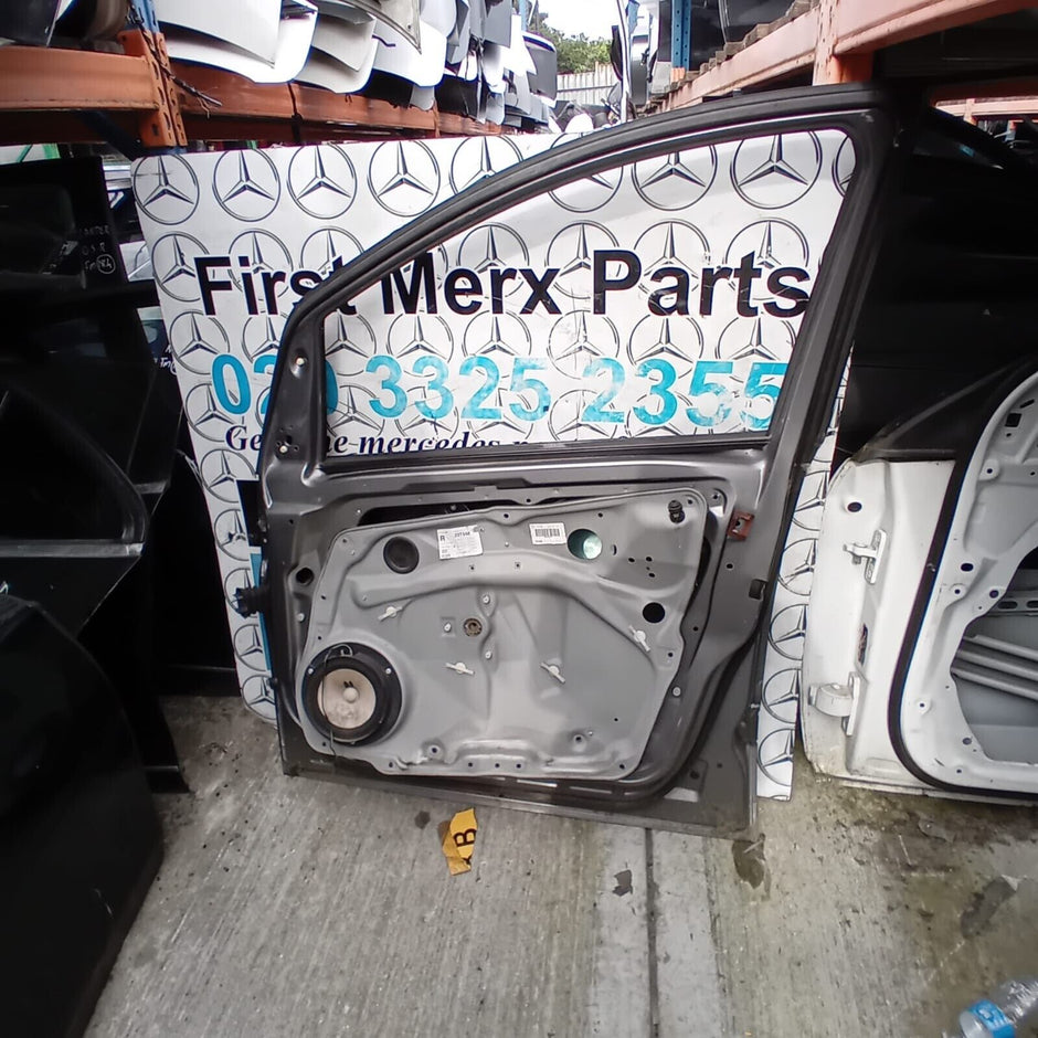 MERCEDES BENZ B-CLASS  W245  DRIVER SIDE FRONT DOOR ( OFF SIDE FRONT )