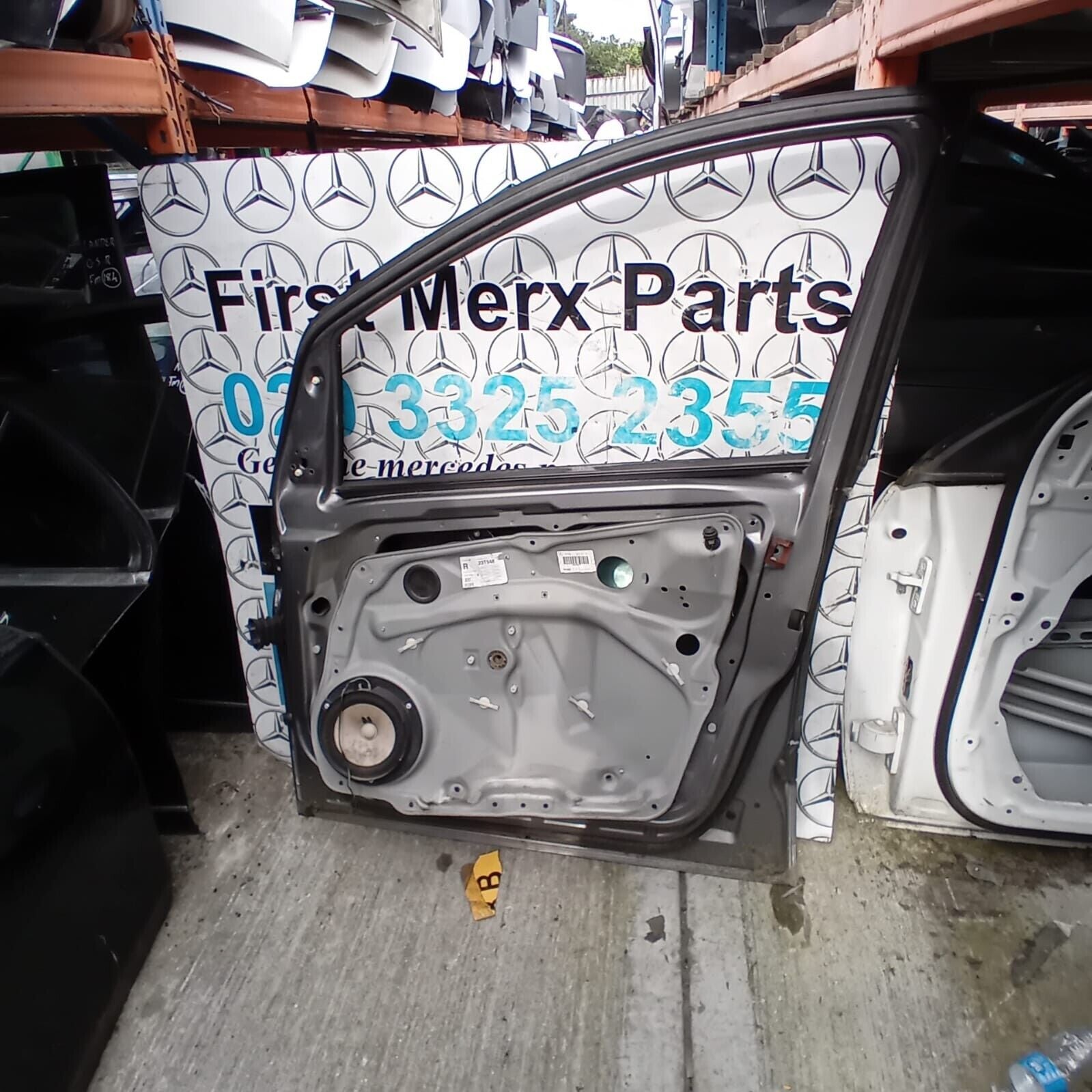 MERCEDES BENZ B-CLASS  W245  DRIVER SIDE FRONT DOOR ( OFF SIDE FRONT )