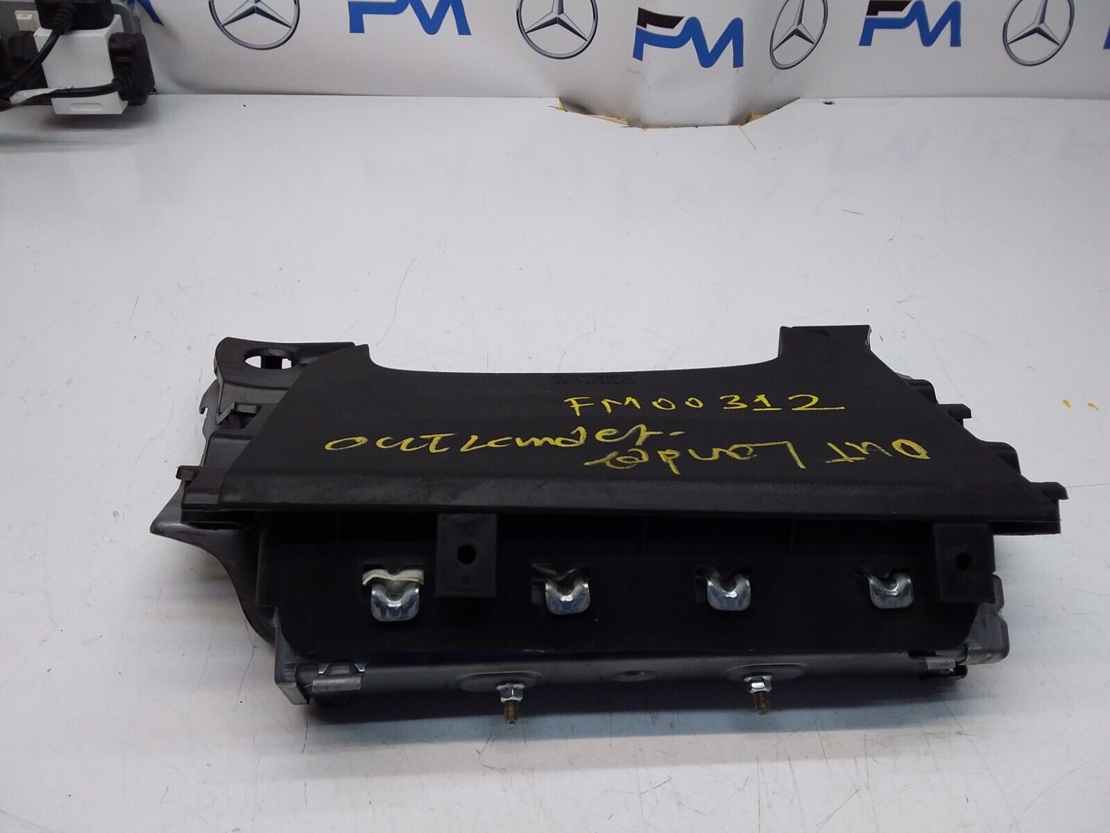 MITSUBISHI OUTLANDER MK3 KNEE AIR SRS BAG RIGHT DRIVER SIDE 7030A-31753 FM00312
