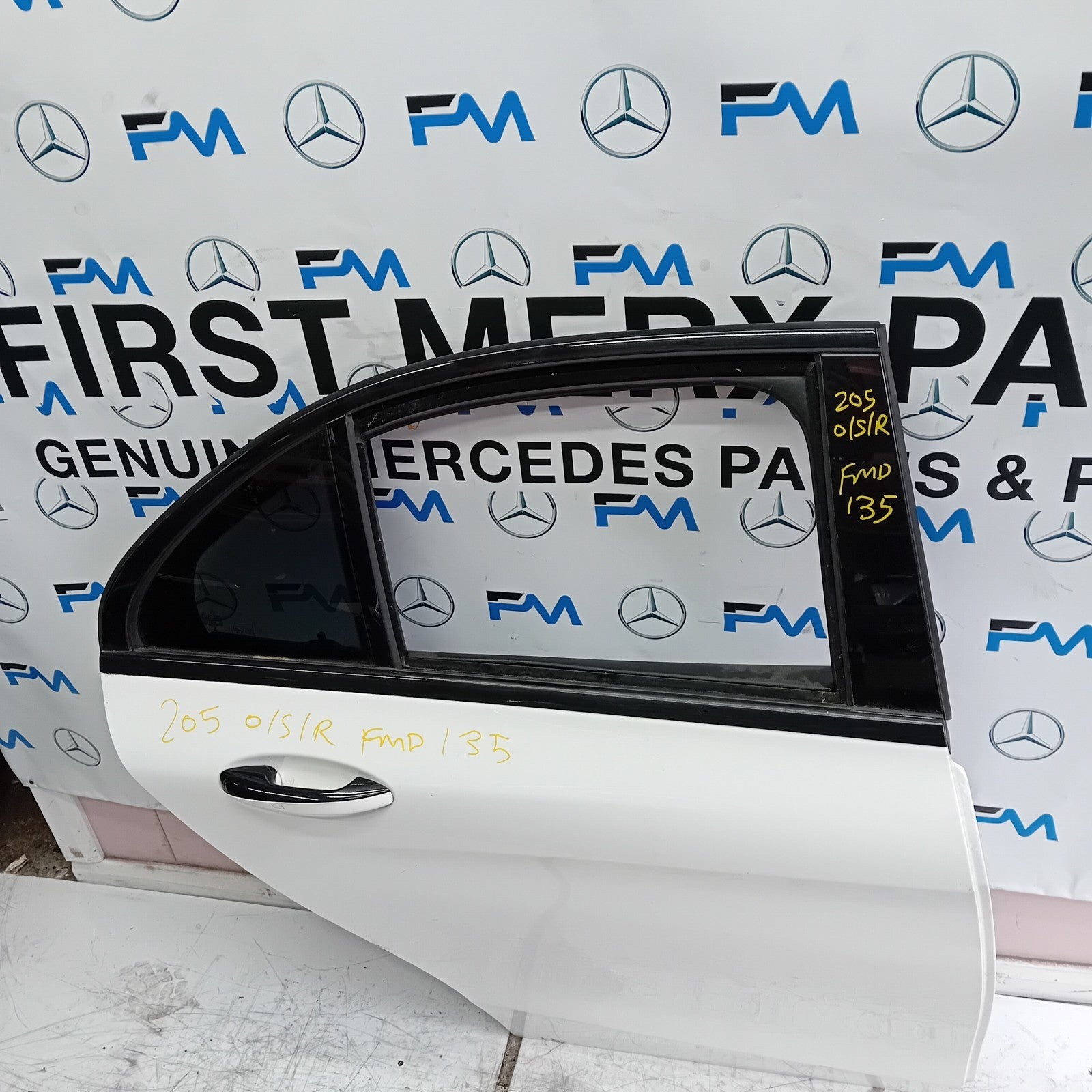 MERCEDES BENZ  C-CLASS W205 DRIVER SIDE REAR DOOR O/S/R WHITE COMPLETE FMD135