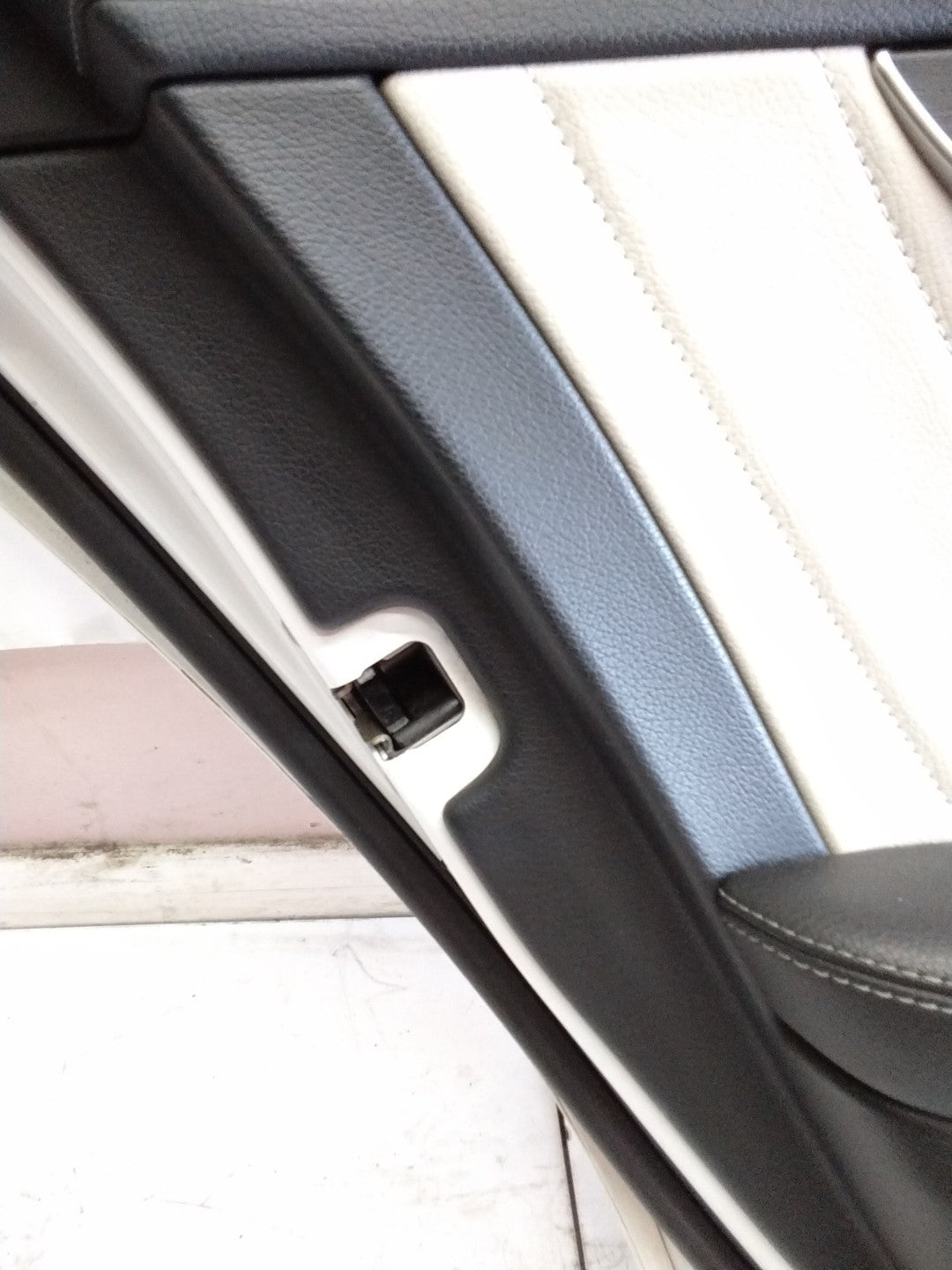 MERCEDES BENZ C-CLASS W205 PASSENGER SIDE REAR DOOR N/S/R COMPLETE WHITE FMD84